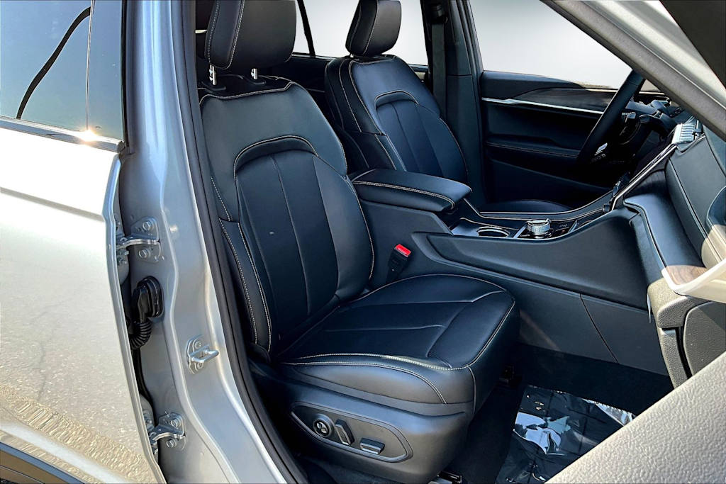 Thumbnail: 2025 Jeep Grand Cherokee - 12