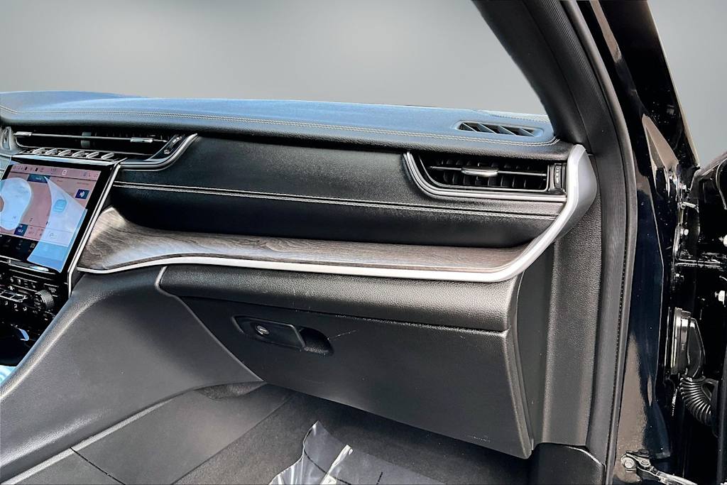 Thumbnail: 2024 Jeep Grand Cherokee - 22
