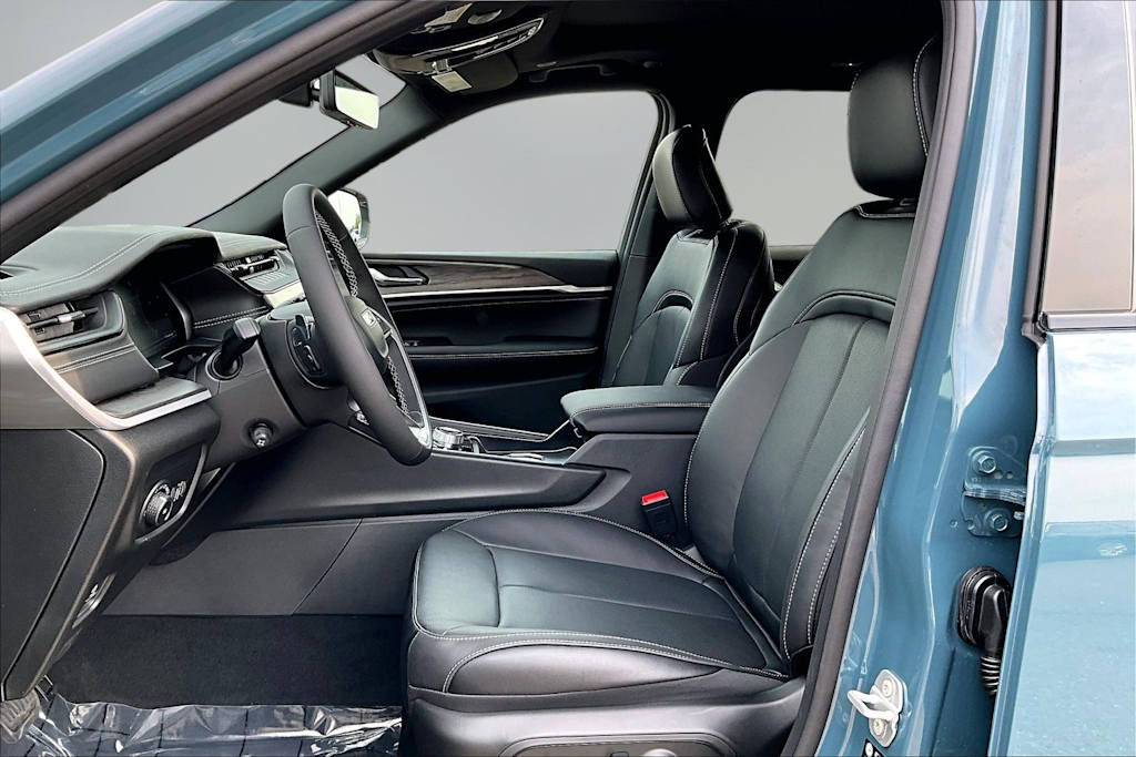 Thumbnail: 2026 Jeep Grand Cherokee - 11