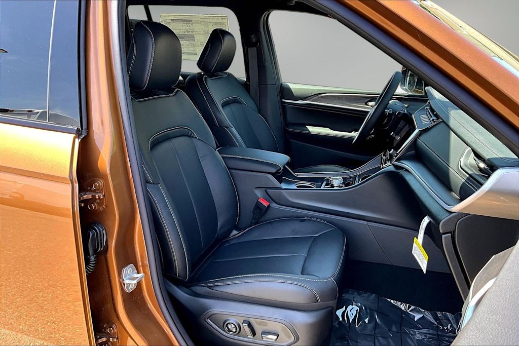 Thumbnail: 2026 Jeep Grand Cherokee - 12