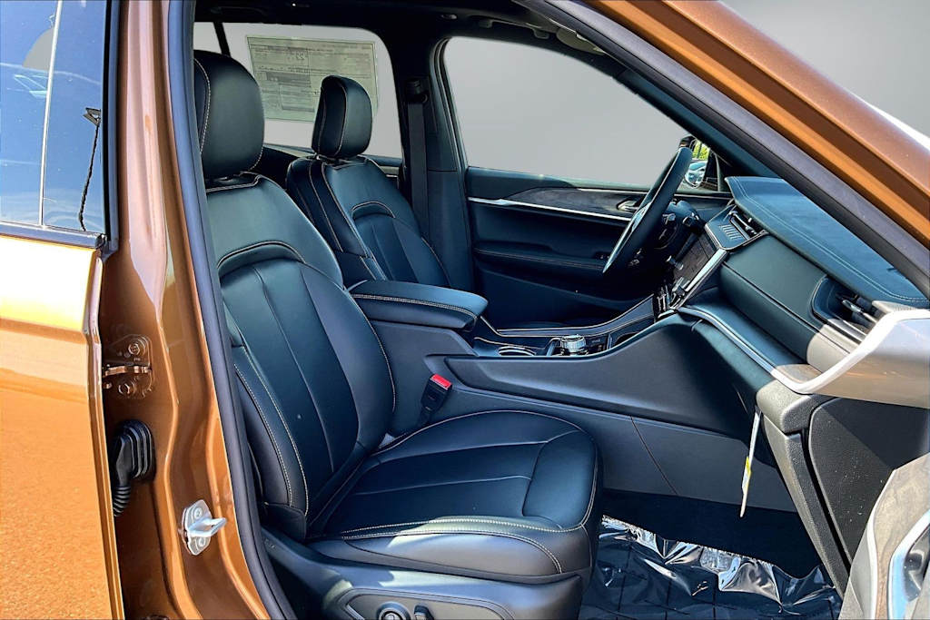 Thumbnail: 2026 Jeep Grand Cherokee - 12