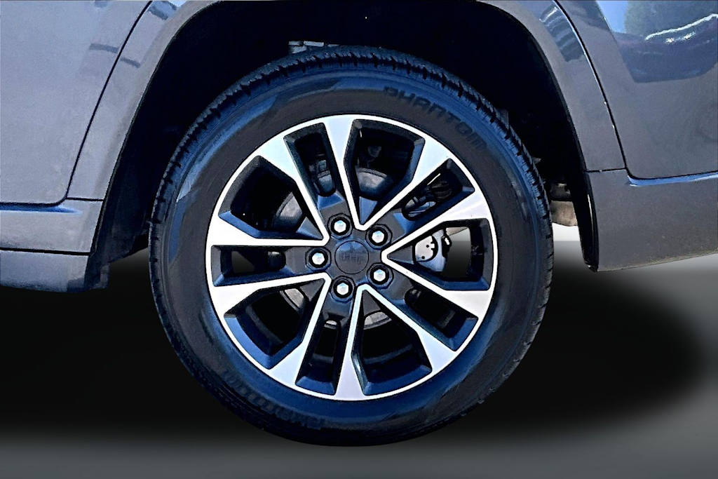Thumbnail: 2024 Jeep Grand Cherokee - 34
