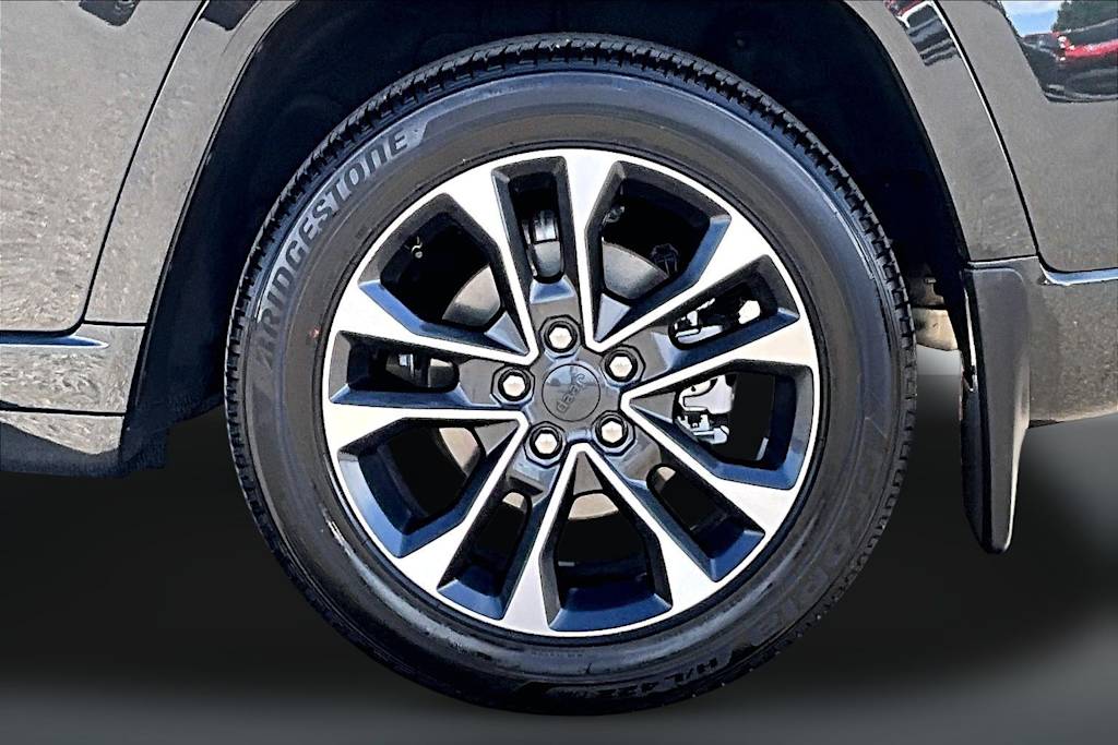 Thumbnail: 2024 Jeep Grand Cherokee - 33