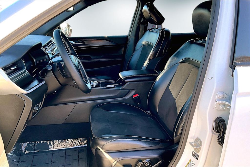 Thumbnail: 2024 Jeep Grand Cherokee L - 11