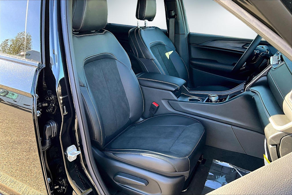 Thumbnail: 2025 Jeep Grand Cherokee L - 11