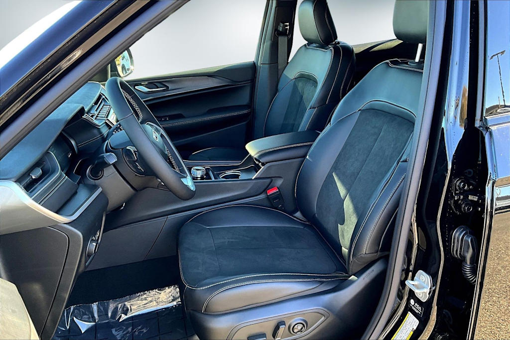 Thumbnail: 2025 Jeep Grand Cherokee L - 10