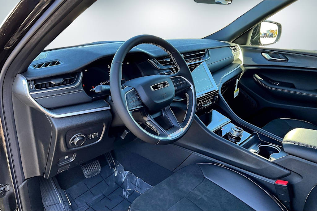 Thumbnail: 2025 Jeep Grand Cherokee L - 2