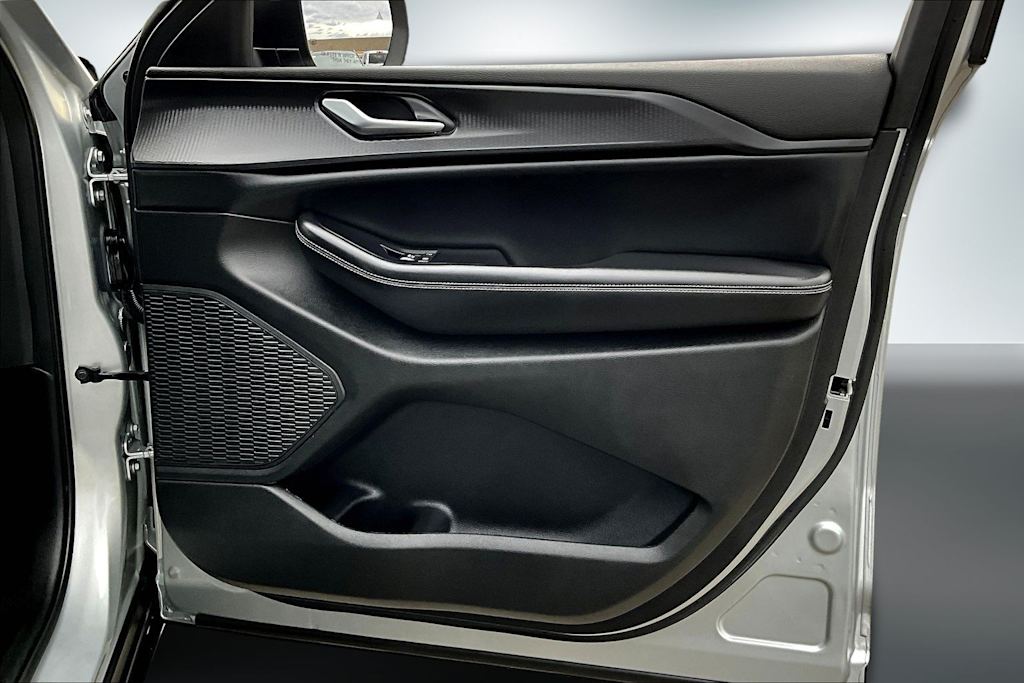 Thumbnail: 2023 Jeep Grand Cherokee L - 28