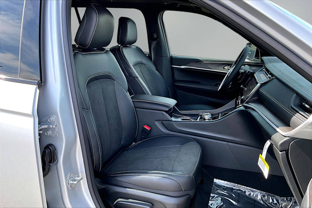 Thumbnail: 2026 Jeep Grand Cherokee L - 11