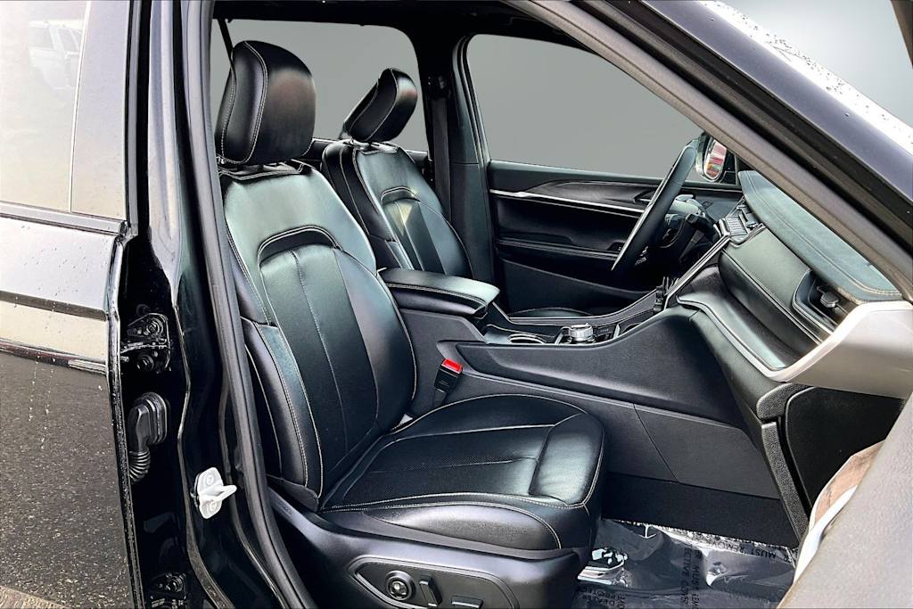 Thumbnail: 2024 Jeep Grand Cherokee L - 11