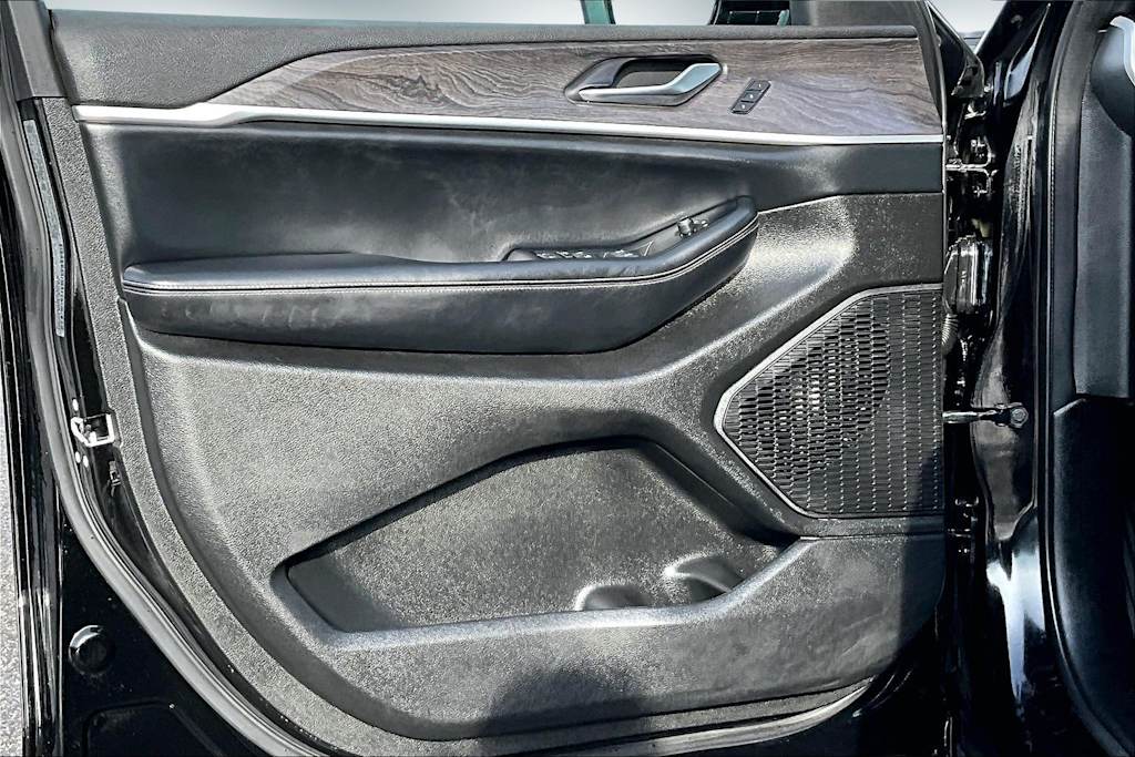 Thumbnail: 2024 Jeep Grand Cherokee L - 25