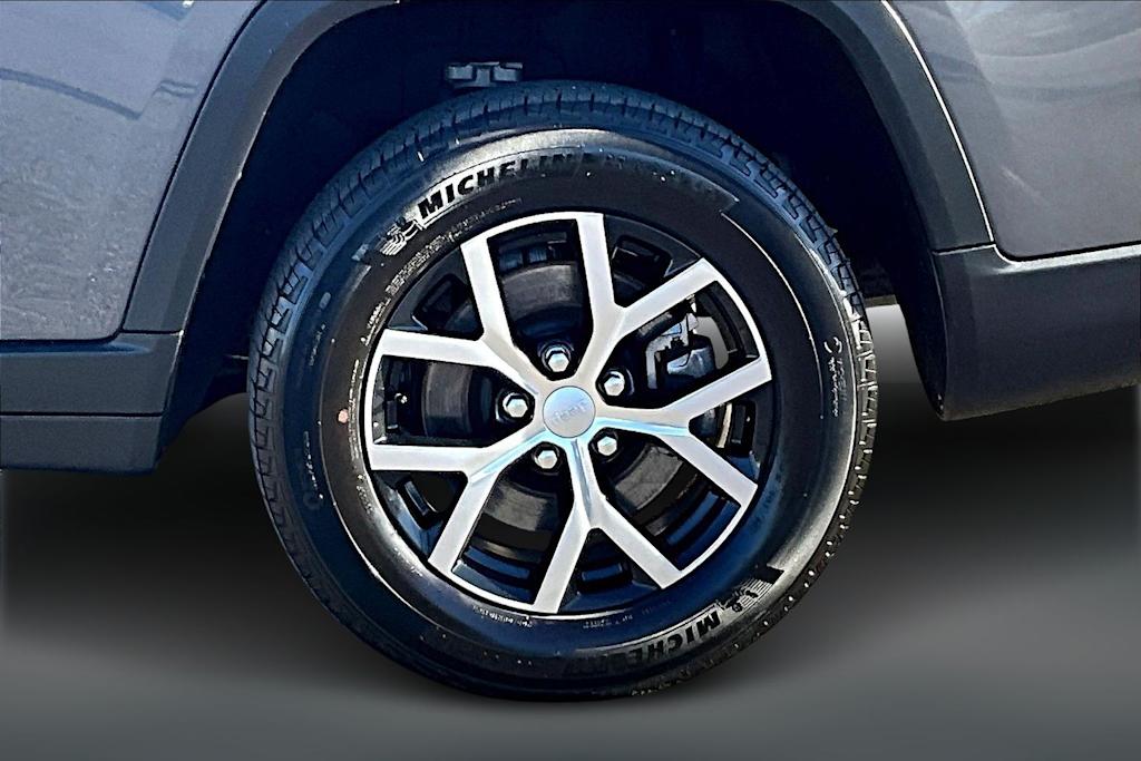 Thumbnail: 2024 Jeep Grand Cherokee L - 32