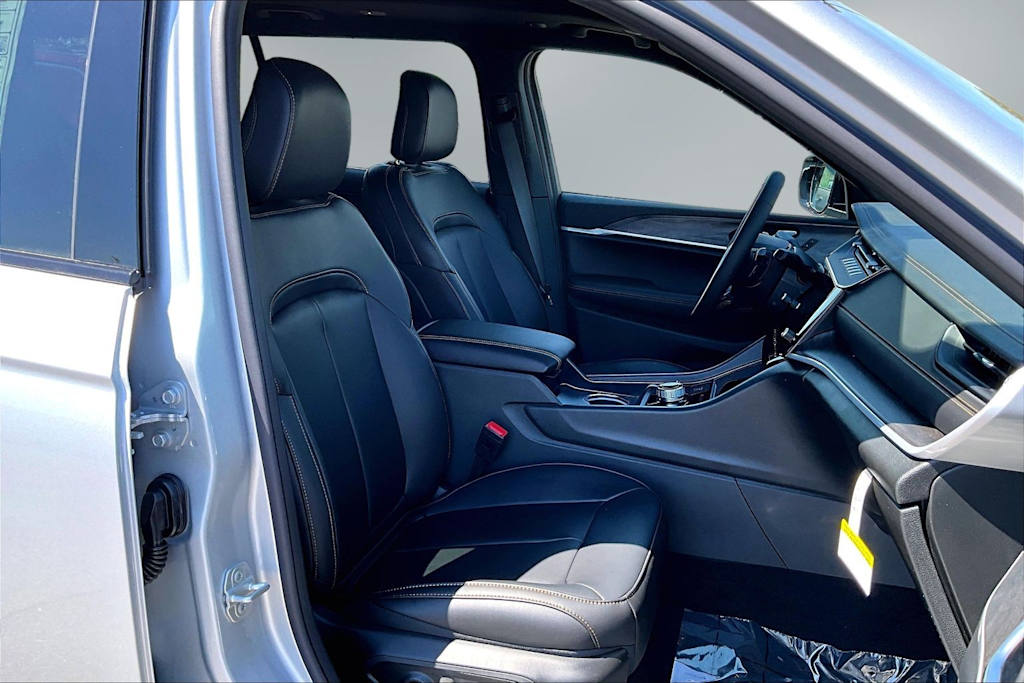 Thumbnail: 2026 Jeep Grand Cherokee L - 11