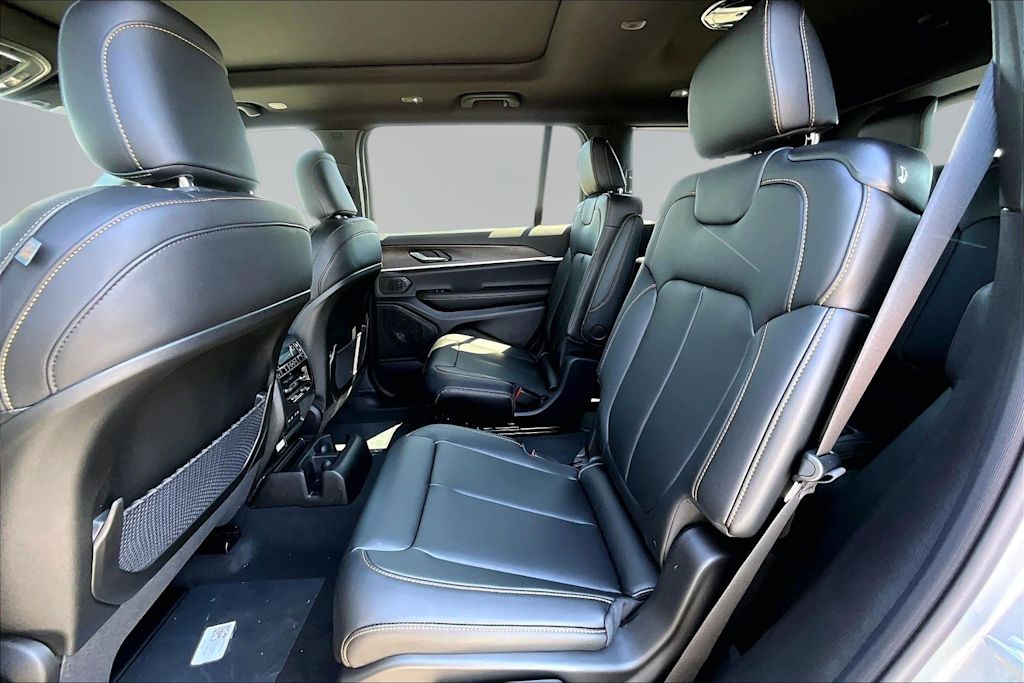 Thumbnail: 2026 Jeep Grand Cherokee L - 22