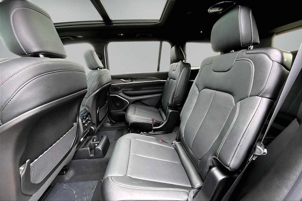 Thumbnail: 2026 Jeep Grand Cherokee L - 21