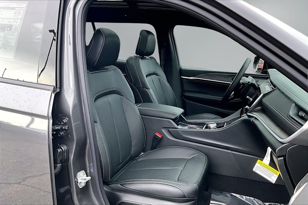 Thumbnail: 2026 Jeep Grand Cherokee L - 12