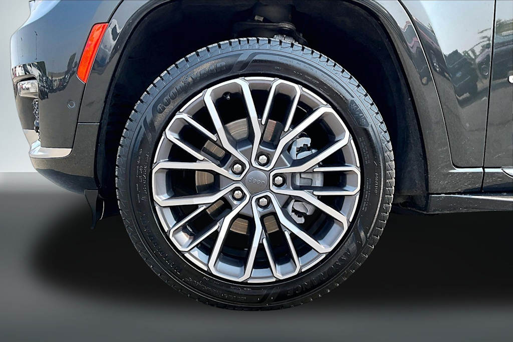 Thumbnail: 2023 Jeep Grand Cherokee L - 8