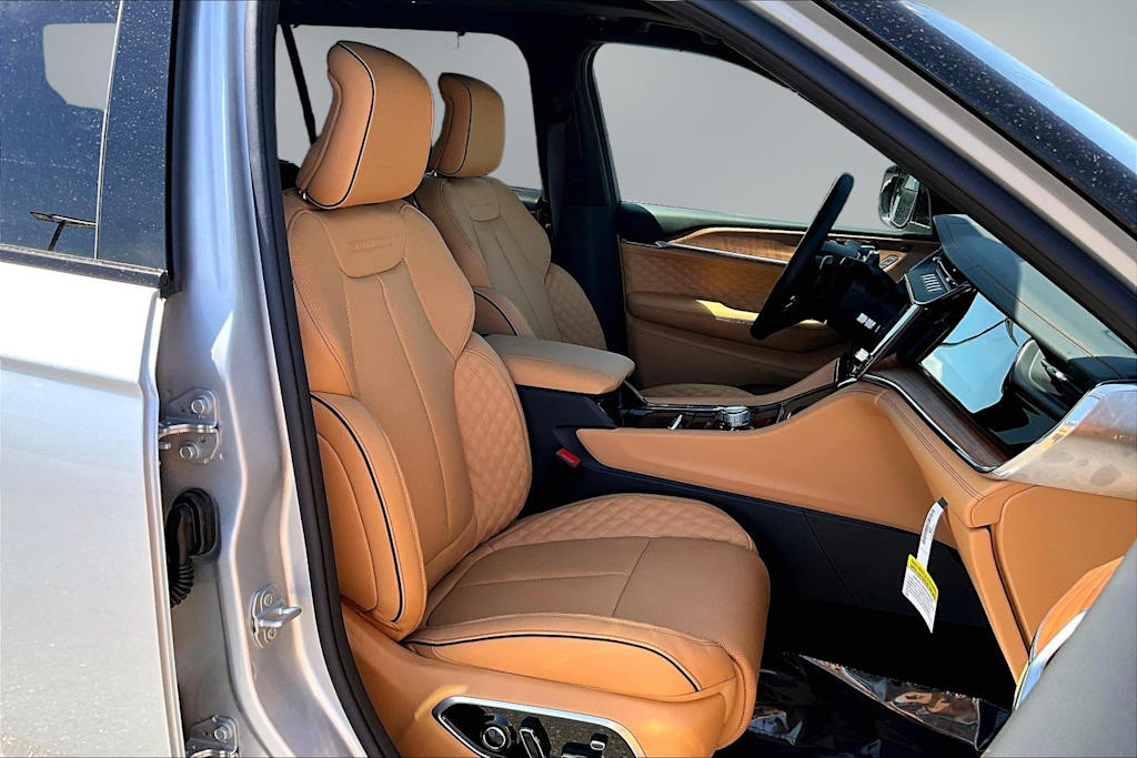 Thumbnail: 2026 Jeep Grand Cherokee L - 21
