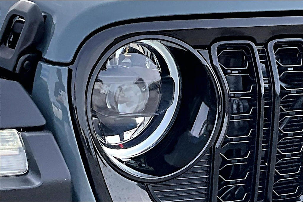 Thumbnail: 2024 Jeep Wrangler - 31