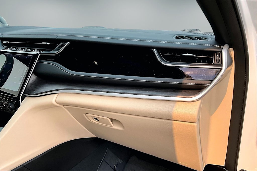 Thumbnail: 2022 Jeep Grand Cherokee - 25