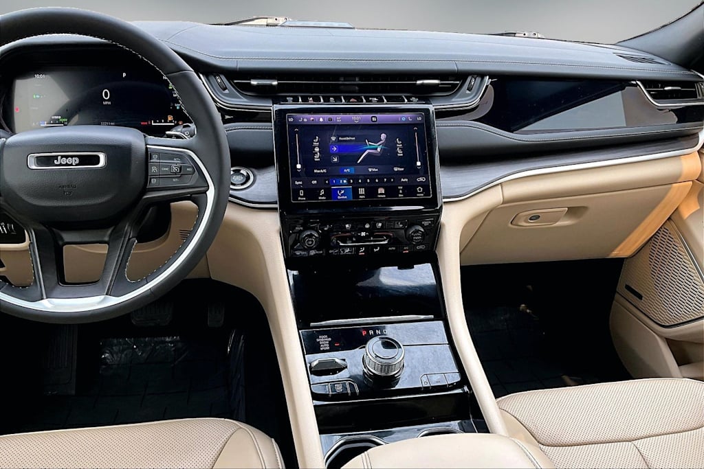 Thumbnail: 2022 Jeep Grand Cherokee - 15