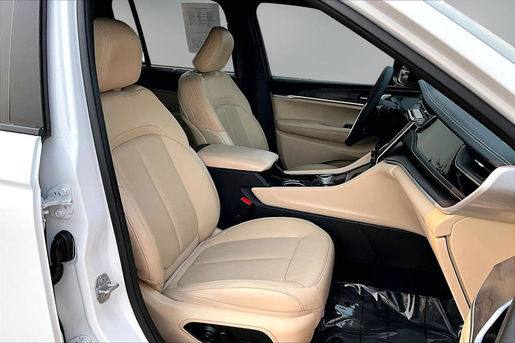 Thumbnail: 2022 Jeep Grand Cherokee - 22
