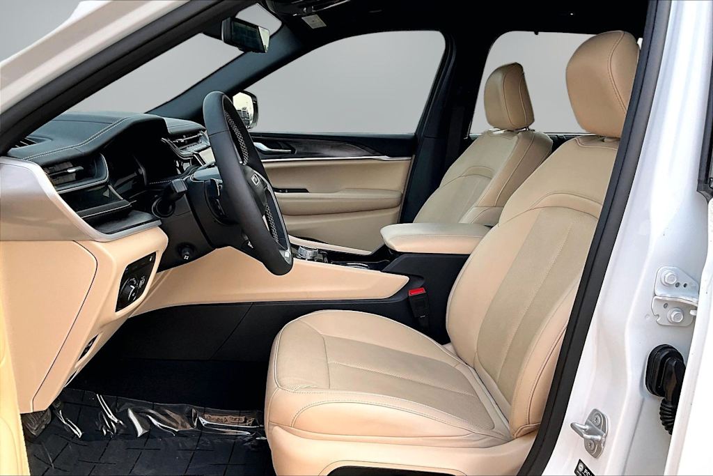 Thumbnail: 2022 Jeep Grand Cherokee - 11
