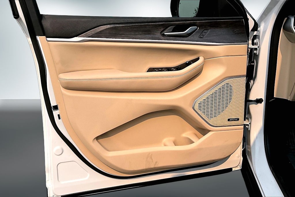 Thumbnail: 2022 Jeep Grand Cherokee - 28
