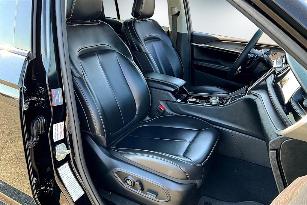 Thumbnail: 2023 Jeep Grand Cherokee - 12