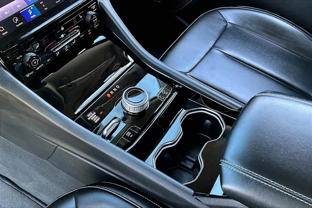 Thumbnail: 2023 Jeep Grand Cherokee - 16