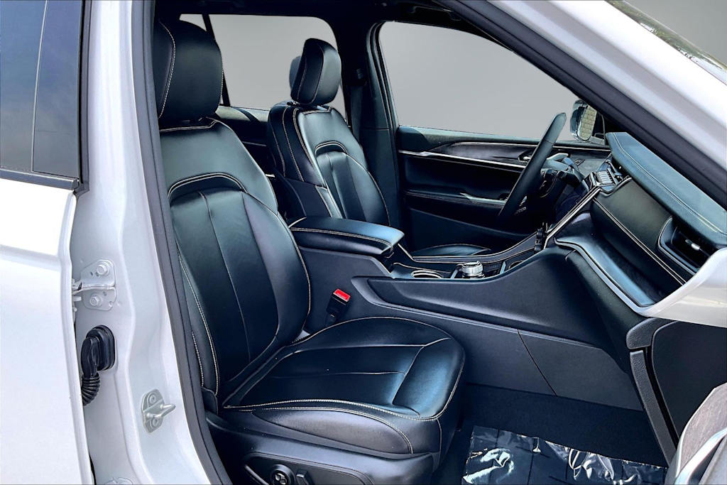 Thumbnail: 2024 Jeep Grand Cherokee - 12