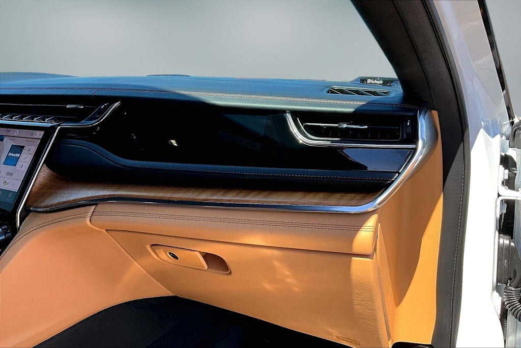 Thumbnail: 2024 Jeep Grand Cherokee - 25