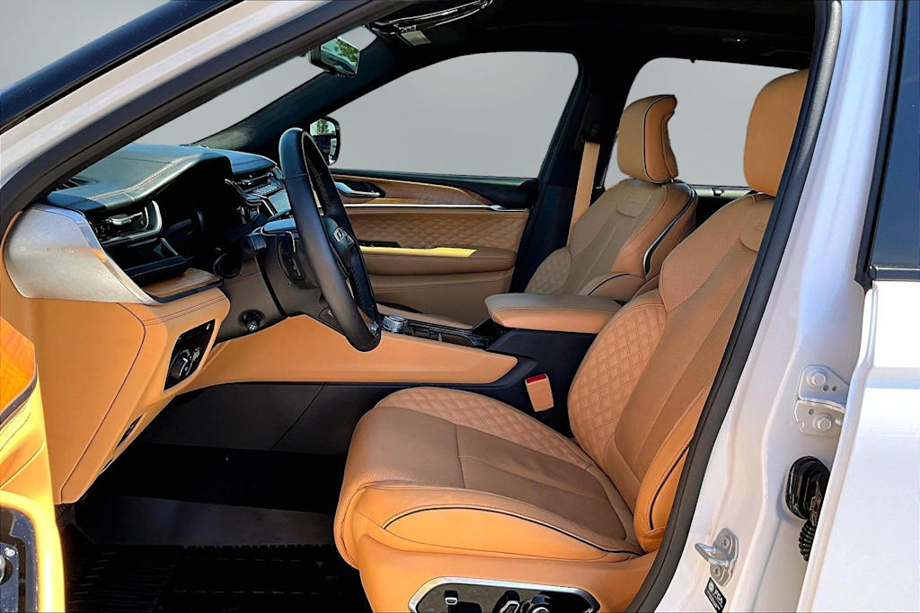 Thumbnail: 2024 Jeep Grand Cherokee - 11