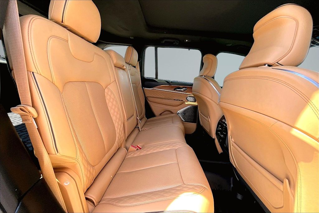 Thumbnail: 2024 Jeep Grand Cherokee - 30