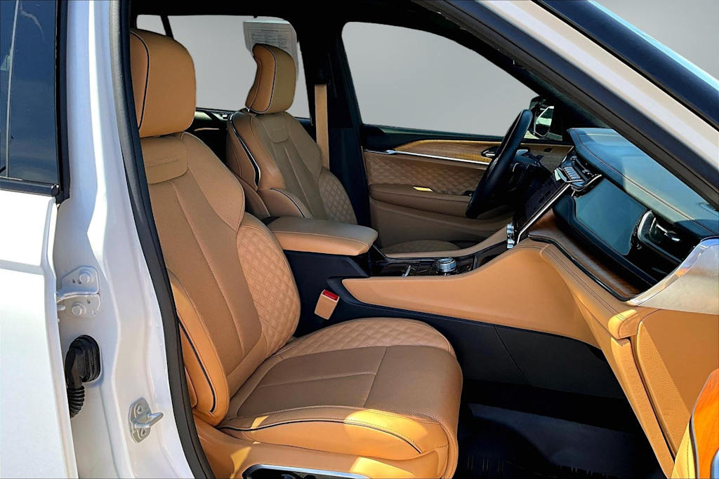 Thumbnail: 2024 Jeep Grand Cherokee - 22
