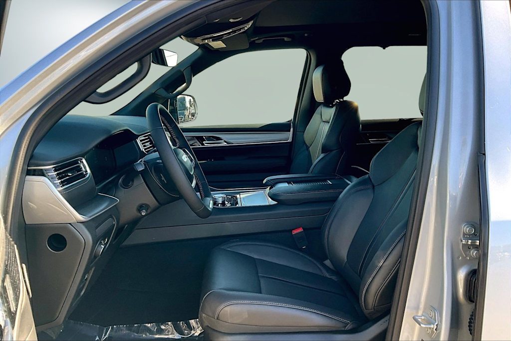 Thumbnail: 2026 Jeep Grand Wagoneer L - 11