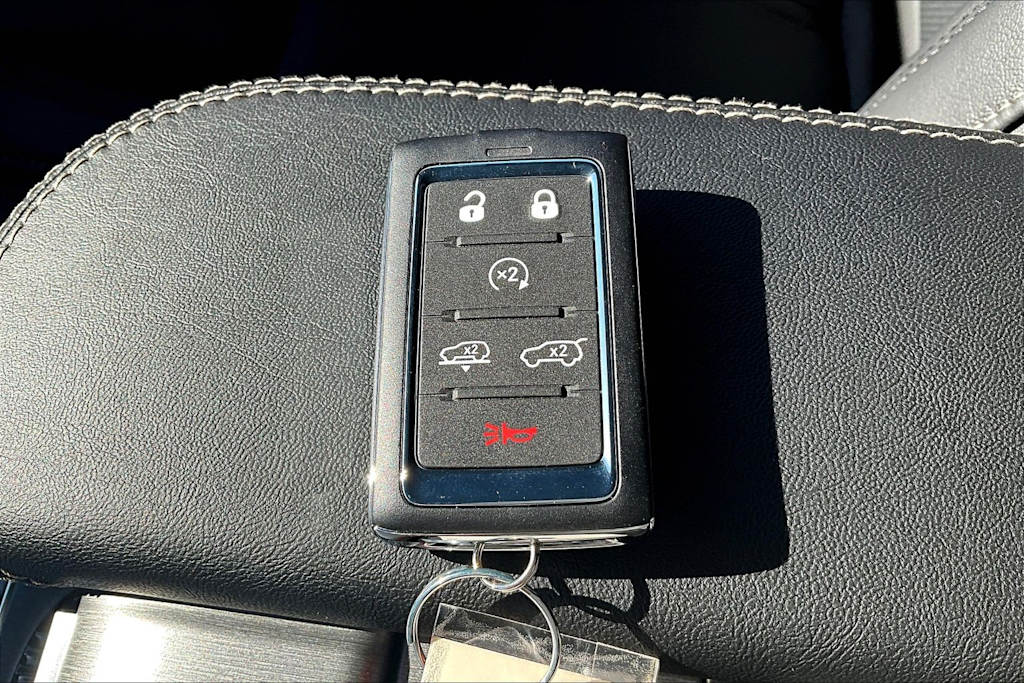 Thumbnail: 2026 Jeep Grand Wagoneer L - 18