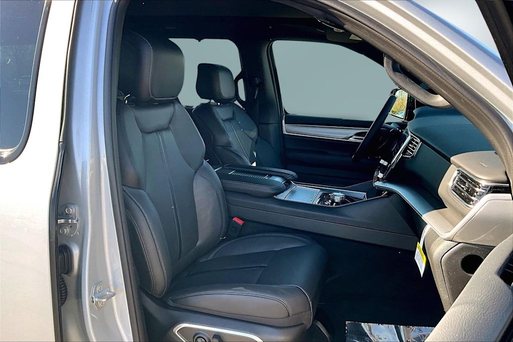 Thumbnail: 2026 Jeep Grand Wagoneer L - 12