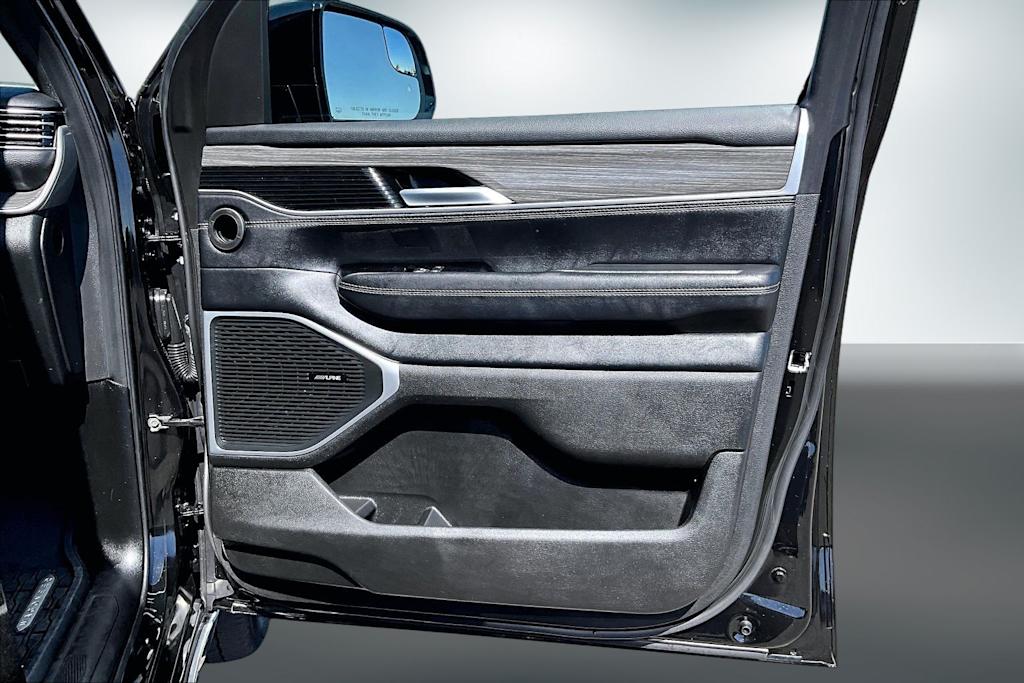 Thumbnail: 2024 Jeep Wagoneer - 27
