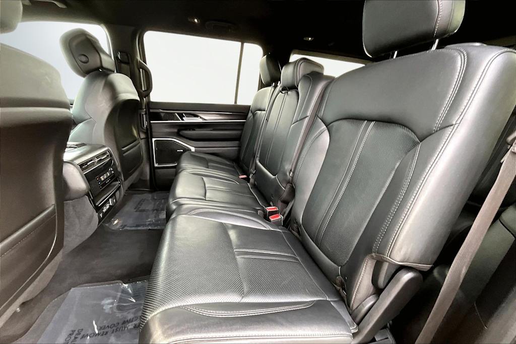 Thumbnail: 2023 Jeep Wagoneer - 28