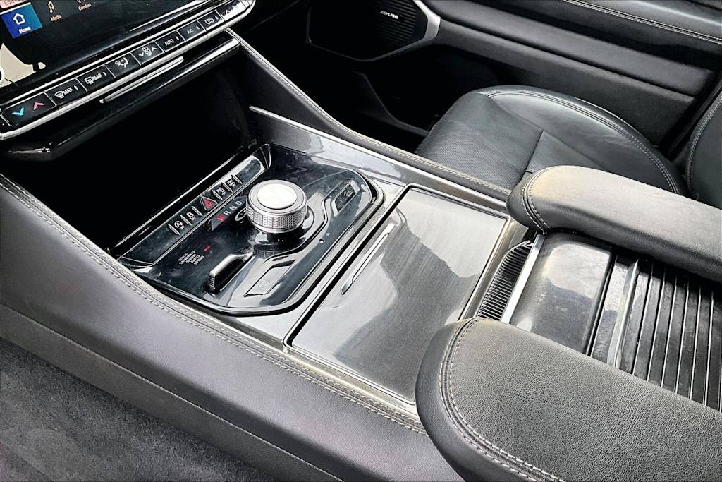 Thumbnail: 2023 Jeep Wagoneer - 17