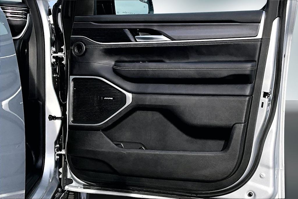 Thumbnail: 2023 Jeep Wagoneer - 27