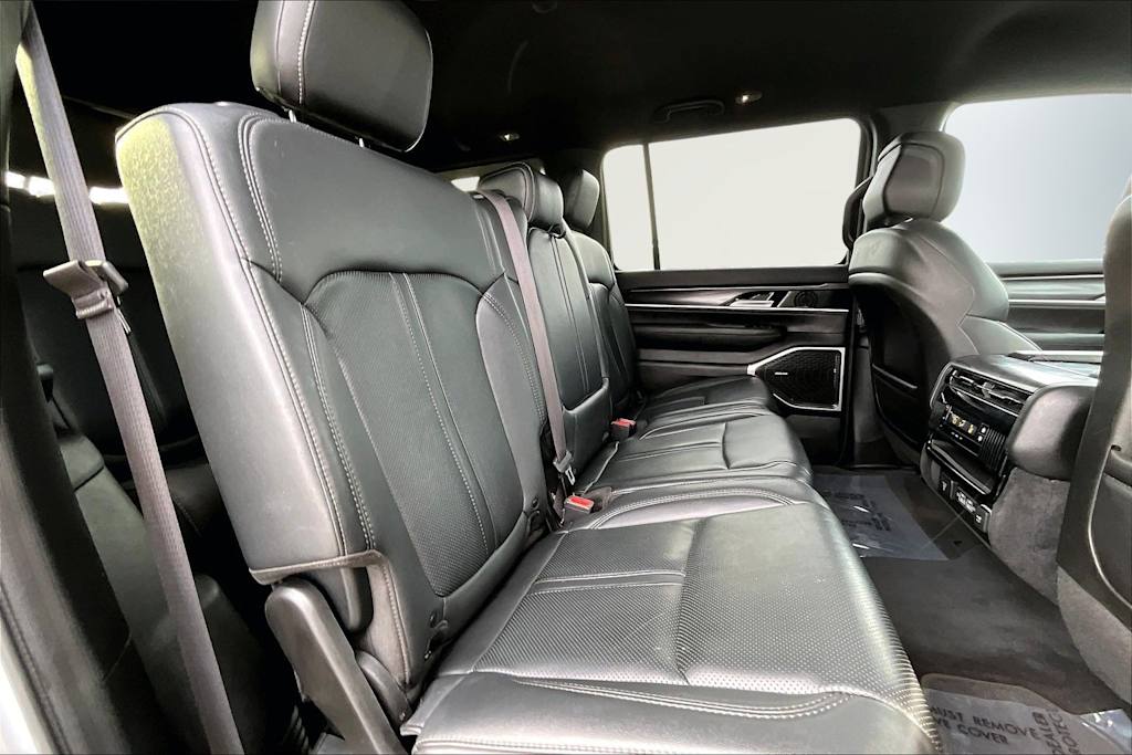 Thumbnail: 2023 Jeep Wagoneer - 29