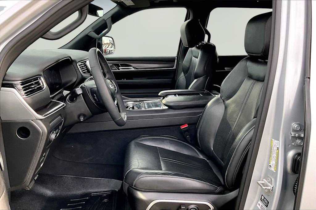 Thumbnail: 2023 Jeep Wagoneer - 11