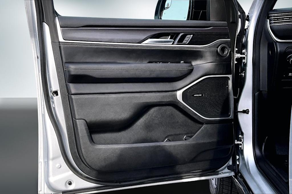 Thumbnail: 2023 Jeep Wagoneer - 26