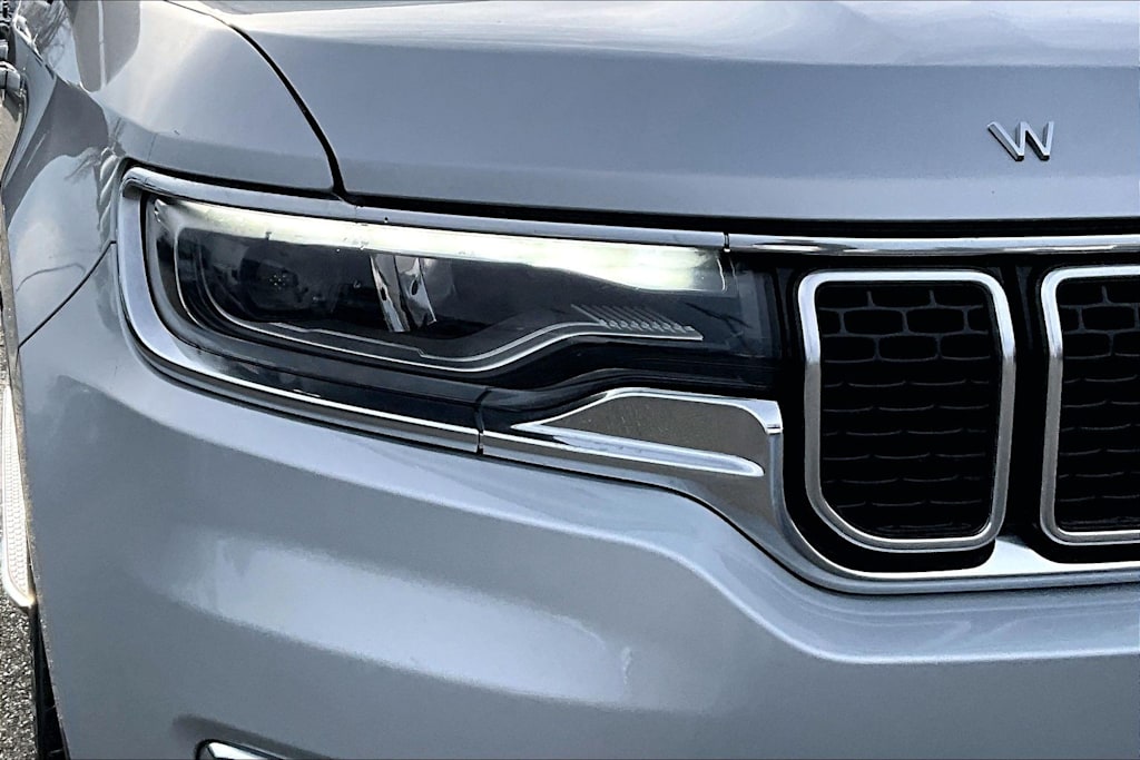 Thumbnail: 2023 Jeep Wagoneer - 32