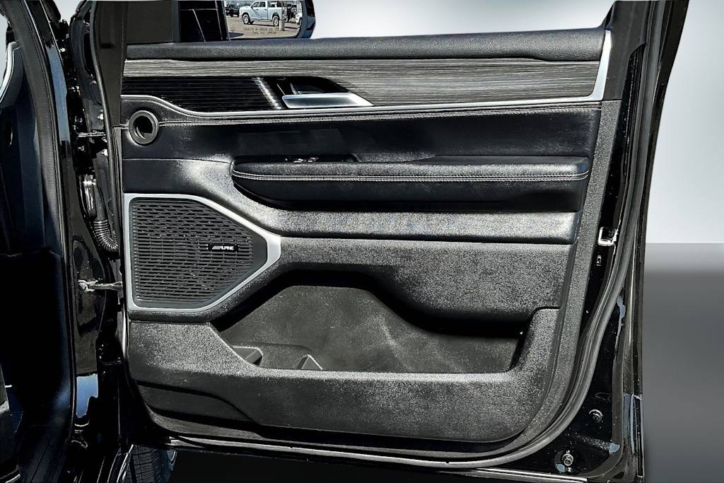 Thumbnail: 2023 Jeep Wagoneer - 27