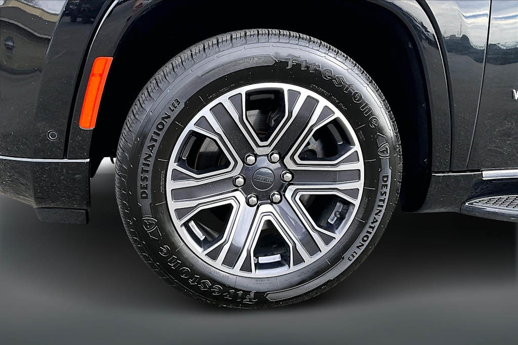 Thumbnail: 2023 Jeep Wagoneer - 7