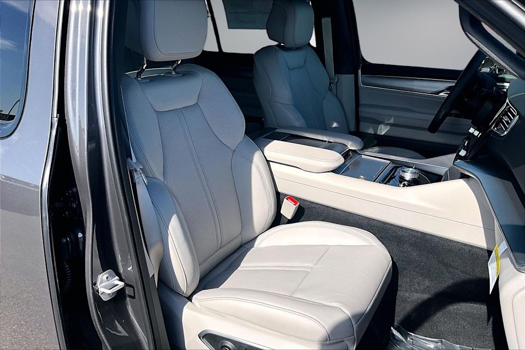 Thumbnail: 2026 Jeep Grand Wagoneer - 21