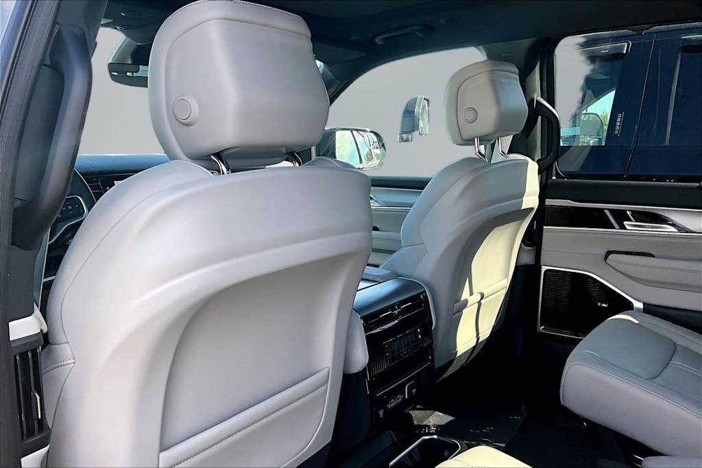 Thumbnail: 2026 Jeep Grand Wagoneer - 20